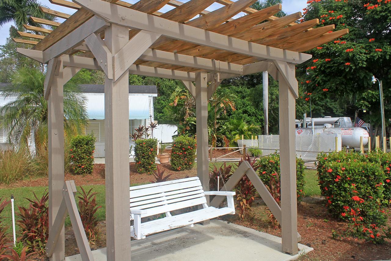 Fort Myers Beach Resort Two-Bedroom Park Model 4 Harlem Heights Extérieur photo